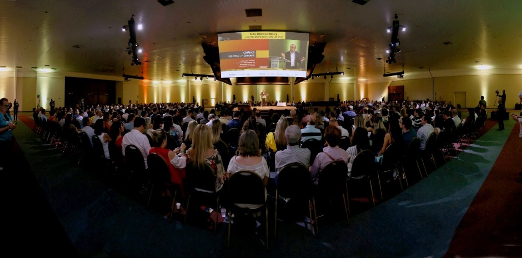CONGRESSO EMPRESARIAL PARANAENSE ENCERRA COM SUCESSO DE PÚBLICO