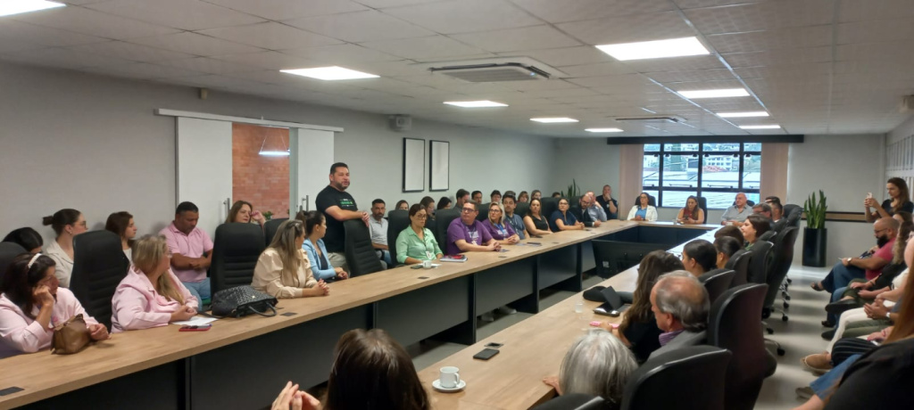 Cacesul participa do 24° café da manhã da ACIAI